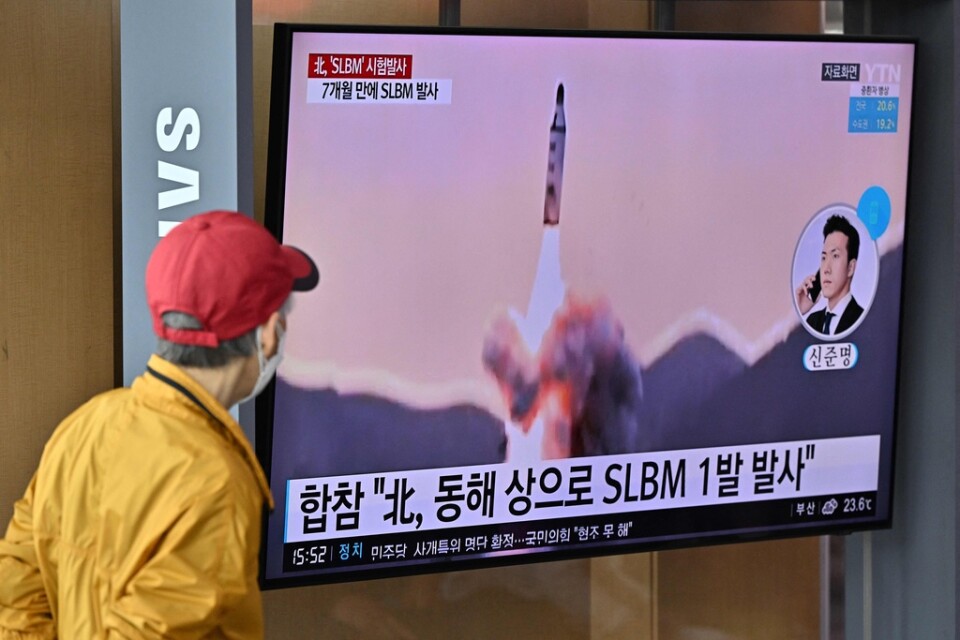 Nordkorea har avlossat robot från ubåt. Uppskjutningen följs av nyfikna i Sydkorea.