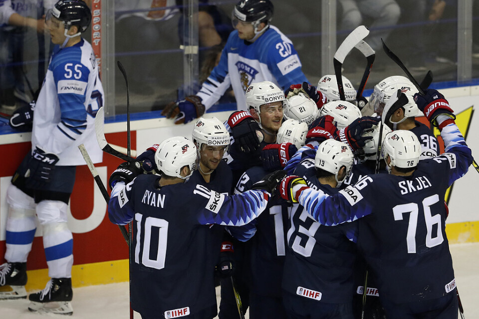 USA firar efter att ha besegrat Finland med 3–2.