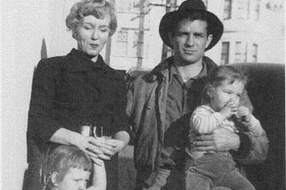 Carolyn Cassady med Jack Kerouac och barnen Cathy och Jami, 1951. Foto: Albert Bonniers Förlag