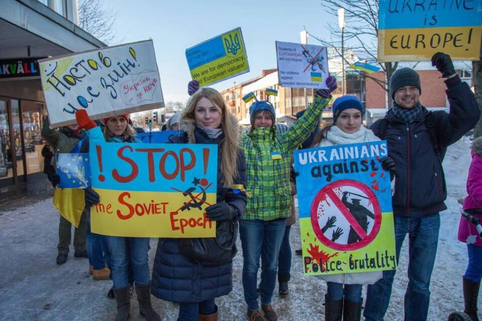 budskap ?Avsluta Sovjetepoken? var ett av budskapen från Iryna Mikhnovets och de andra demonstranterna som i lördags uttryckte sitt stöd för landsmännen i Ukraina.
