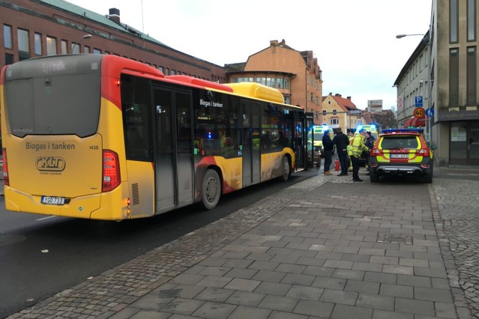 Olyckan inträffade vid 15-tiden, i höjd med radiohuset på Norra vägen i Kalmar.