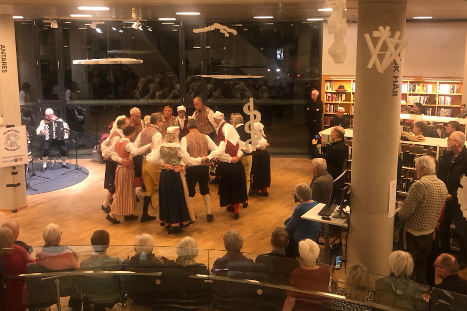 Folkdansgruppen i Växjö bibliotek