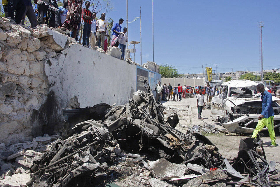 Vraket efter den bil som användes i bombattentatet i Somalias huvudstad Mogadishu.