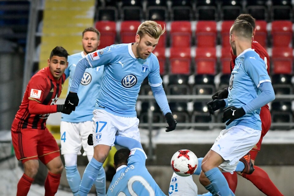 Malmö FF:s Rasmus Bengtsson (17) under semifinalen i Svenska cupen mellan Östersunds FK och Malmö FF på Jämtkraft Arena.