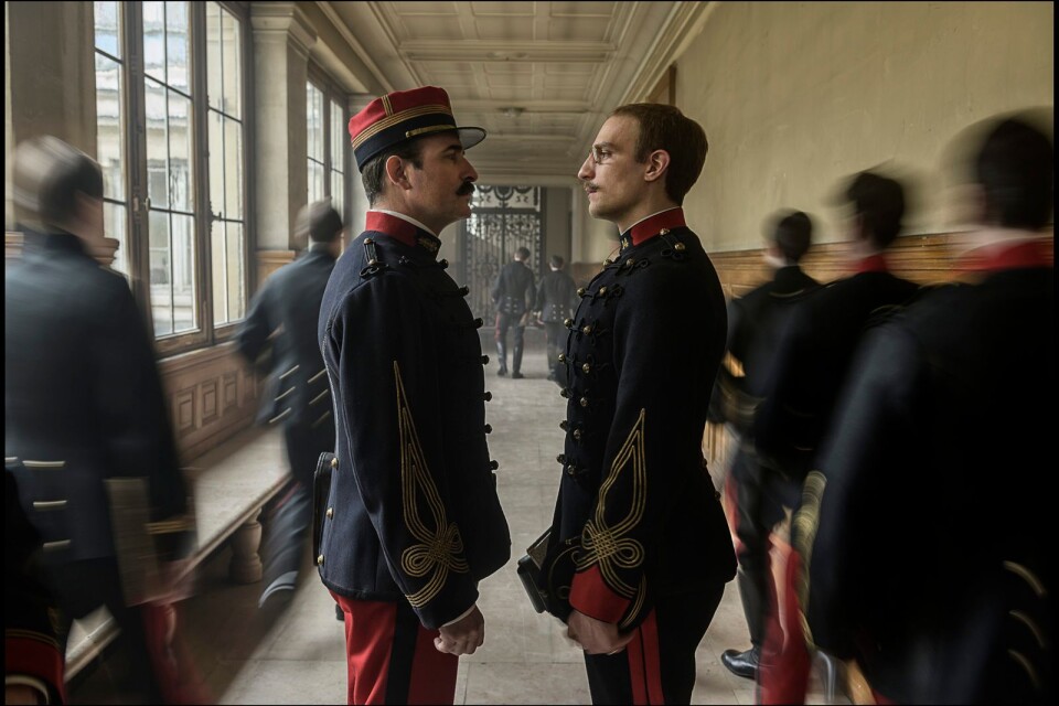Louis Garrel och Jean Dujardin i ”En officer och spion”.