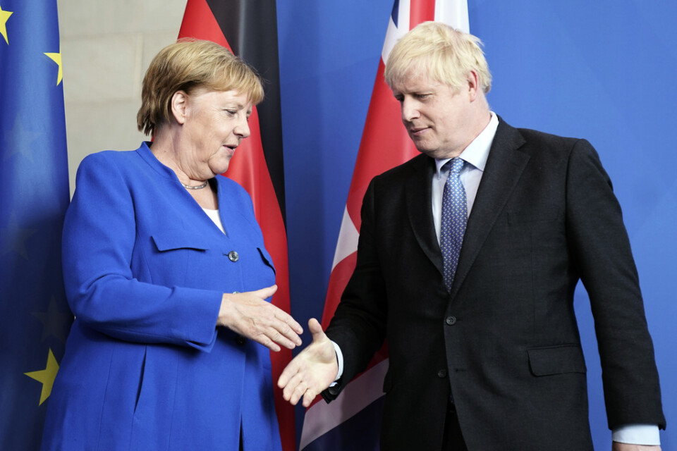Tysklands förbundskansler Angela Merkel tycks vara öppen för en kompromiss vad gäller brexitavtalet. Här tar hon emot Storbritanniens premiärminister Boris Johnson i Berlin.