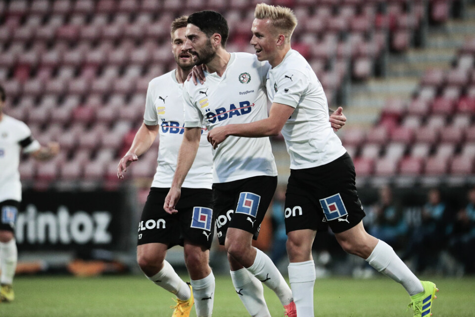 Nahir Besara gjorde två mål när Örebro besegrade tabellettan Malmö FF med 3–2.