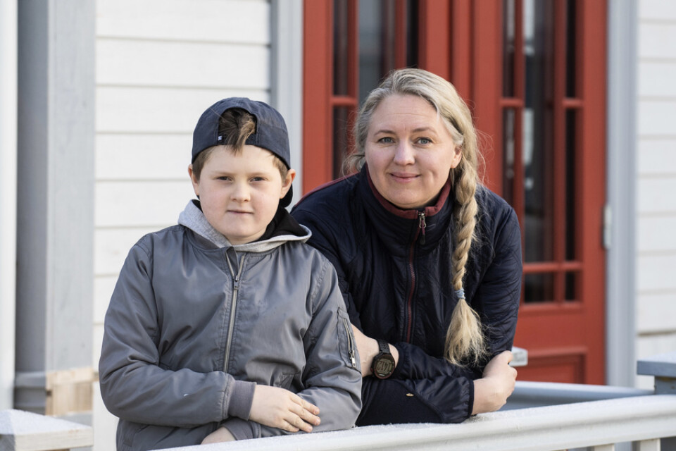 Anna Stegs och sonen Aron, 10 år som flyttat från Stockholm till Järvsö med familjen.