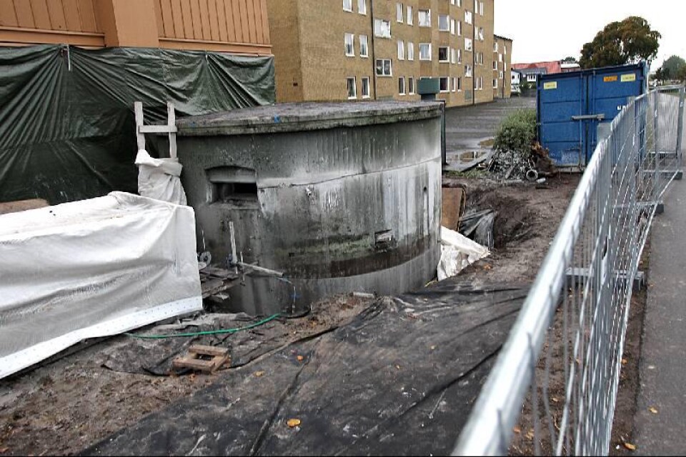 Bunkerrivning i korsningen Valldammsgatan och Allén.