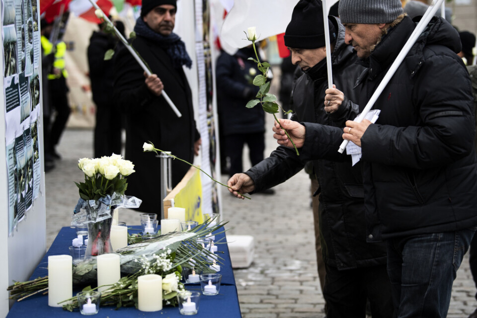 Förutom att hedra och minnas de omkomna vill Förenade föreningar för ett fritt Iran trycka på den svenska regeringen att agera och markera mot Iran.