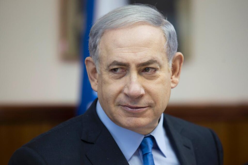 Israels premiärminister Benjamin Netanyahu har godkänt 300 nya bosättningar på den ockuperade Västbanken. Samtidigt tillkännagavs planeringen av ytterligare omkring 500 bosättningar i östra Jerusalem. USA:s utrikesdepartement uppger att man är \"mycket o