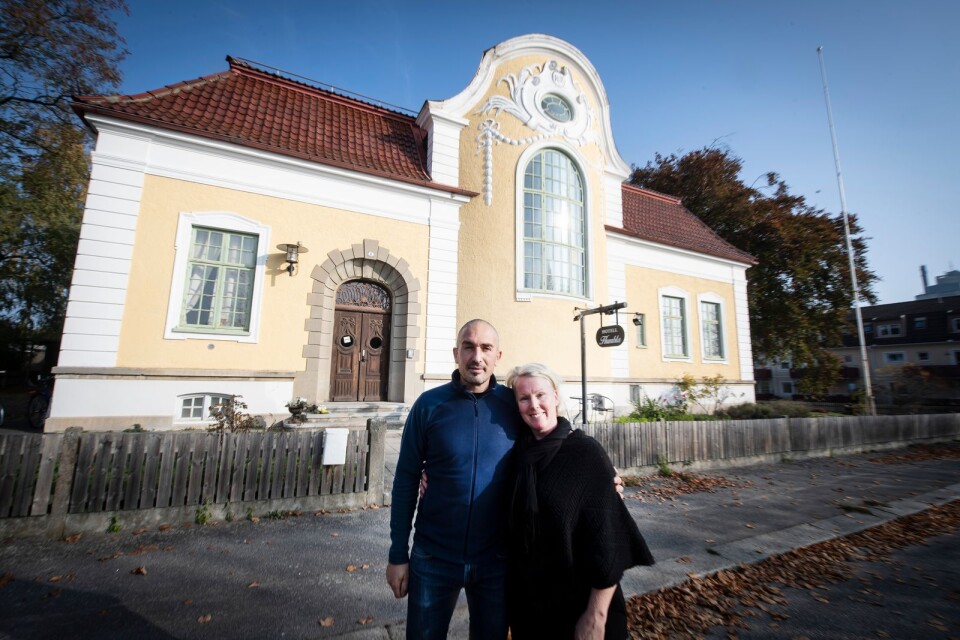 Milos och Anette Samalov ser det som en ära att få äga Humblahuset på Bredgatan. Huset brukar benämnas som Sölvesborg vackraste hus.