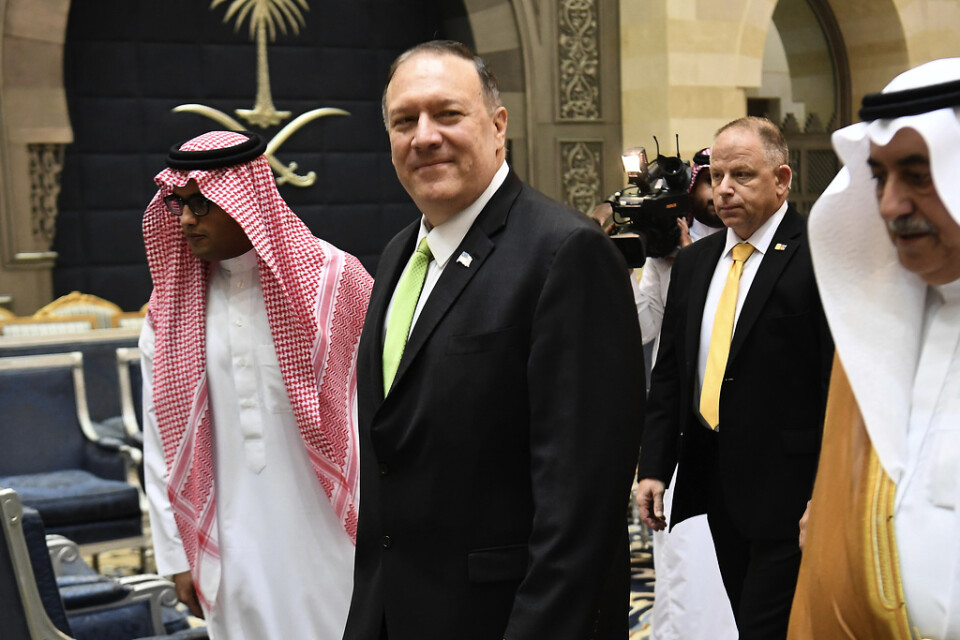 USA:s utrikesminister Mike Pompeo på plats i Saudiarabien. Han pekar ut Iran som ansvarigt för helgens attacker mot saudiska oljeanläggningar.