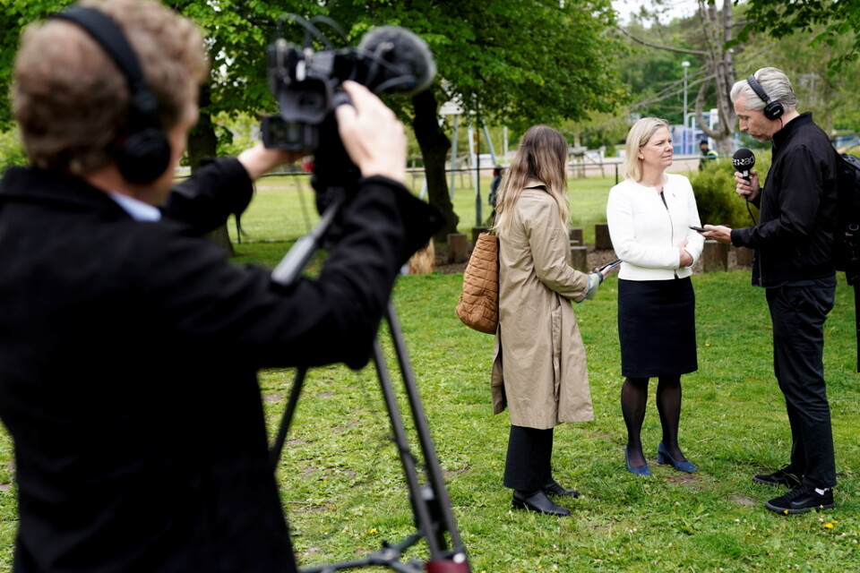 Statsminister Magdalena Andersson intervjuas i samband med ett besök i Göteborg.