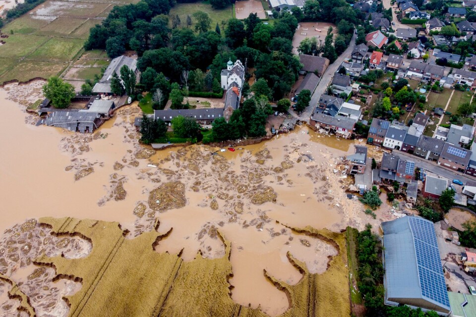 Tyskland samlas efter flodkatastrofen. Här Erftstadt-Blessem den 17 juli.