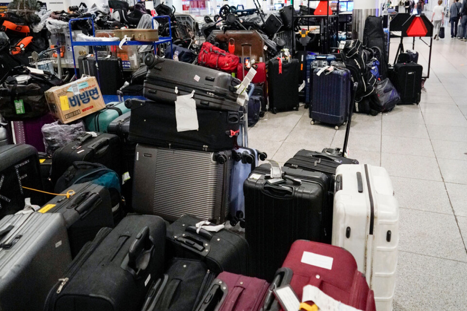Bagageberget växer på Orlyflygplatsen i Paris efter tekniska problem med bagagesorteringen. Arkivbild.