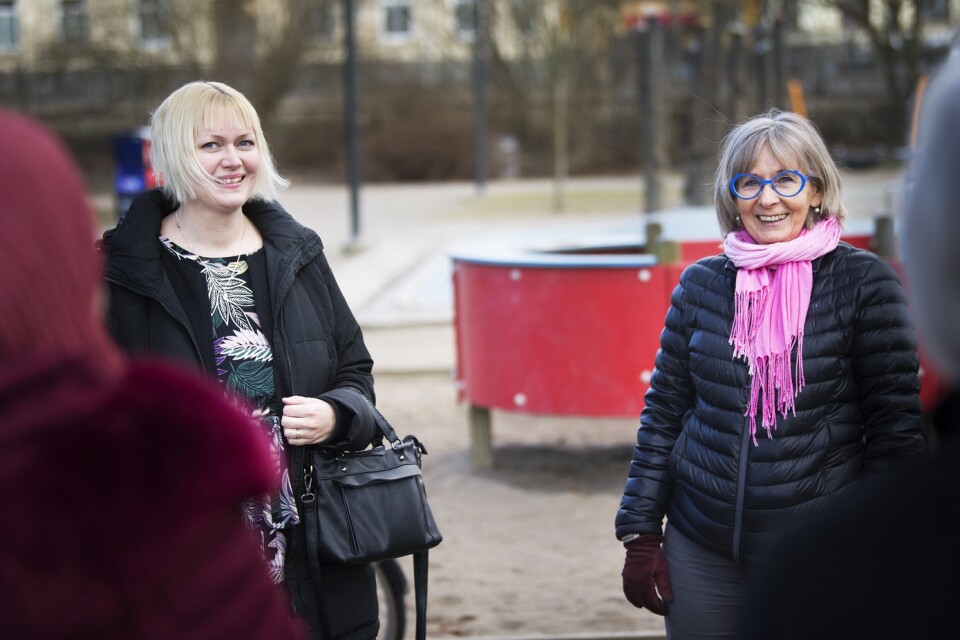 “We’ve seen huge benefits. Meetings with other people and cultures are fun for both parties", says Linda Edvardsson, on the left, with volunteer Margot Gerdt beside her.