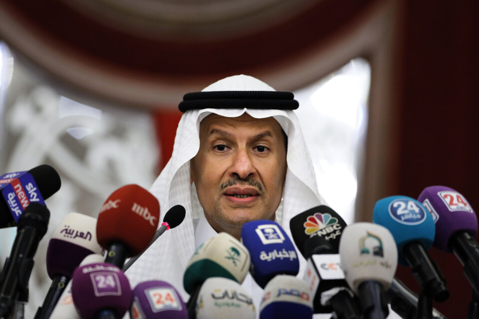 Den saudiske energiministern prins Abdulaziz bin Salman sade på en presskonferens på tisdagen att före september månads utgång kommer oljeproduktionen i landet att vara tillbaka på normala nivåer igen.