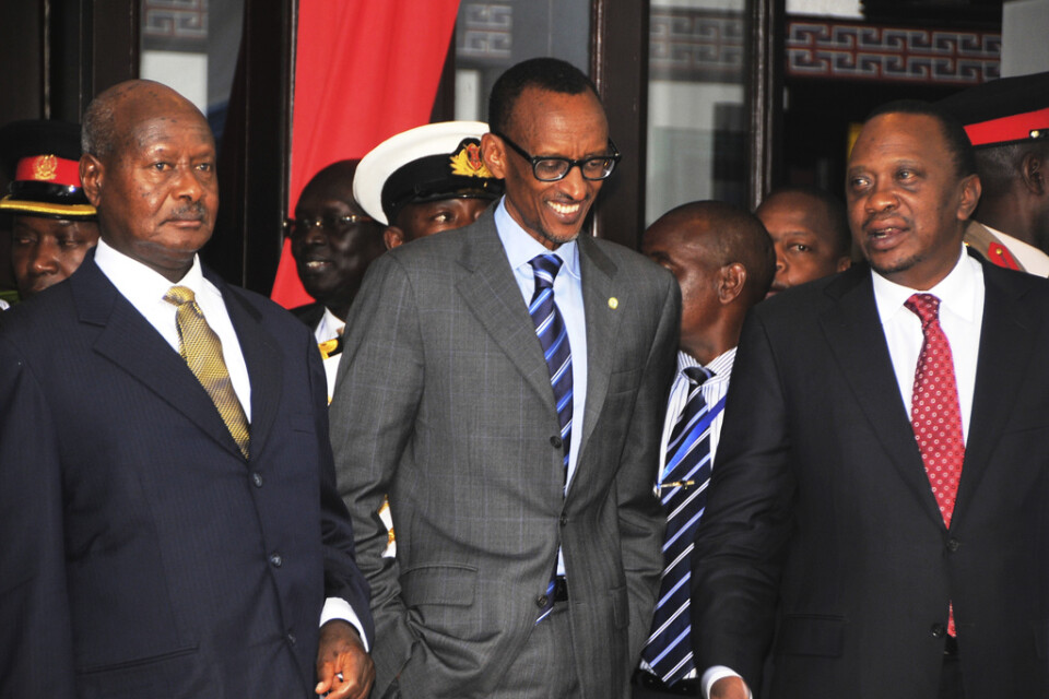 Ugandas president Yoweri Museveni (till vänster) och Rwandas president Paul Kagame (i mitten) tillsammans med Kenyas president Uhuru Kenyatta 2013. Arkivbild.