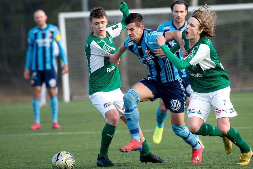 Förre Mjällbyspelaren Haris Radetinac spelade från start i Djurgården.