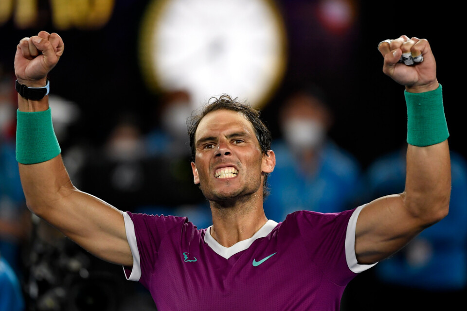 Rafael Nadal jublar efter semifinalsegern i Australian Open.
