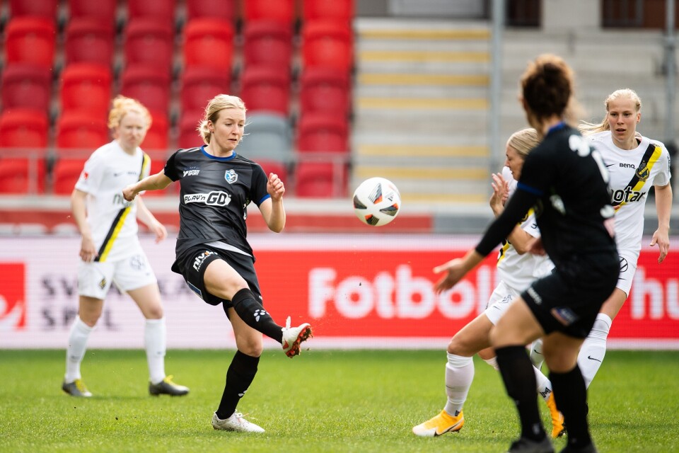 Växjö DFF:s Alexandra Jonasson i aktion under en match mot AIK.