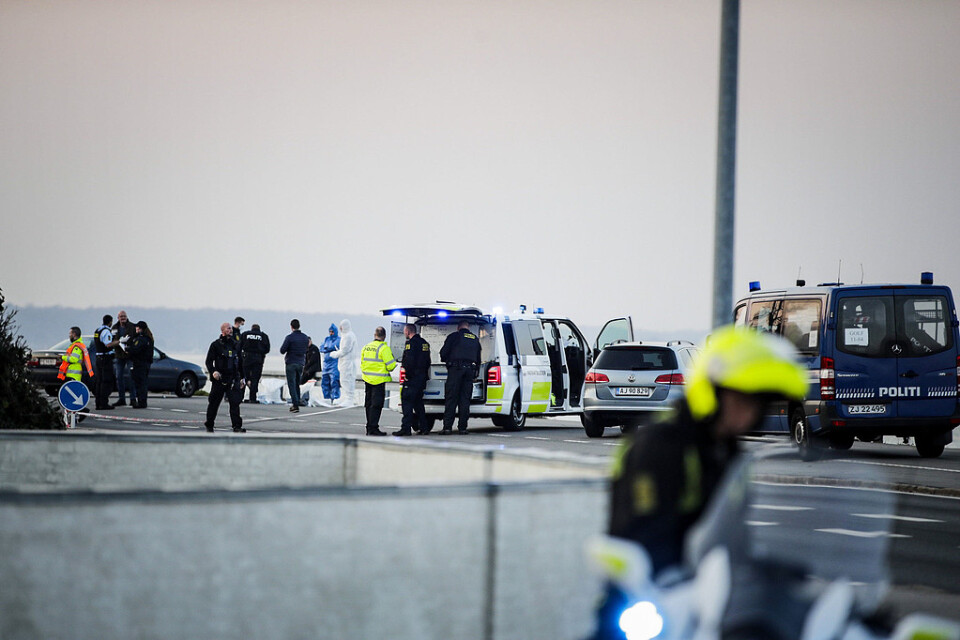 Flera personer är misstänkta för brott efter skjutningen i danska Rungsted som ägde rum tidigt på lördagskvällen.