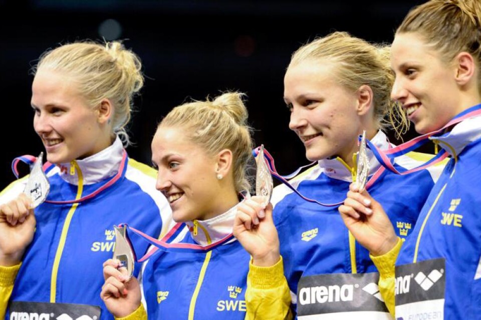 Sim-EM i Berlin Sveriges damer tog vann silver i finalen på 4 x 100 m medley. Laget bestod av Ida Lindborg, Jennie Johansson, Sarah Sjöström och Michelle Coleman.