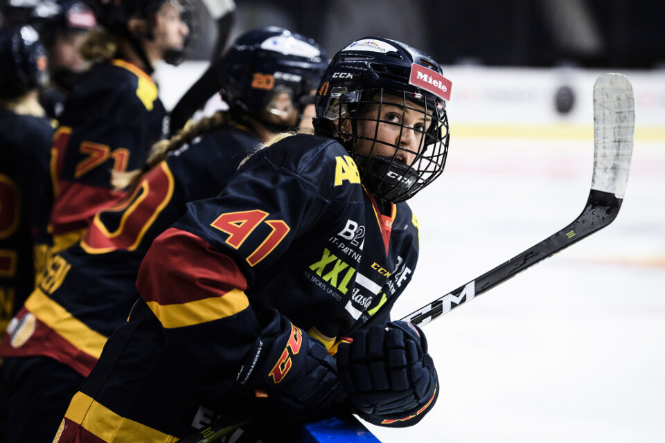 Djurgårdens Sofie Lundin avgjorde i sudden mot AIK och skickade sitt lag till semifinal i SM-slutspelet. Arkivbild.