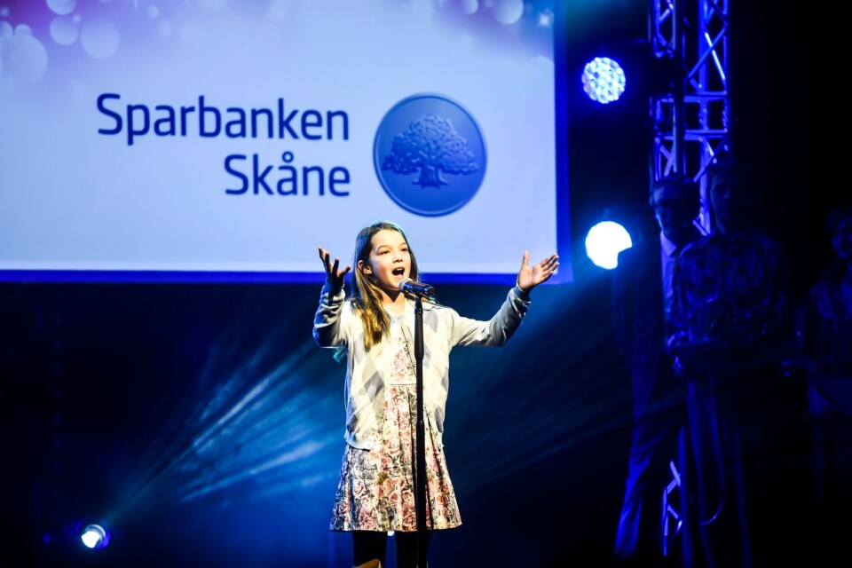 Eva Jumatate, elva år, sjöng fantastiskt. Hon är en av tre stipendiater från Sparbanken Skåne.