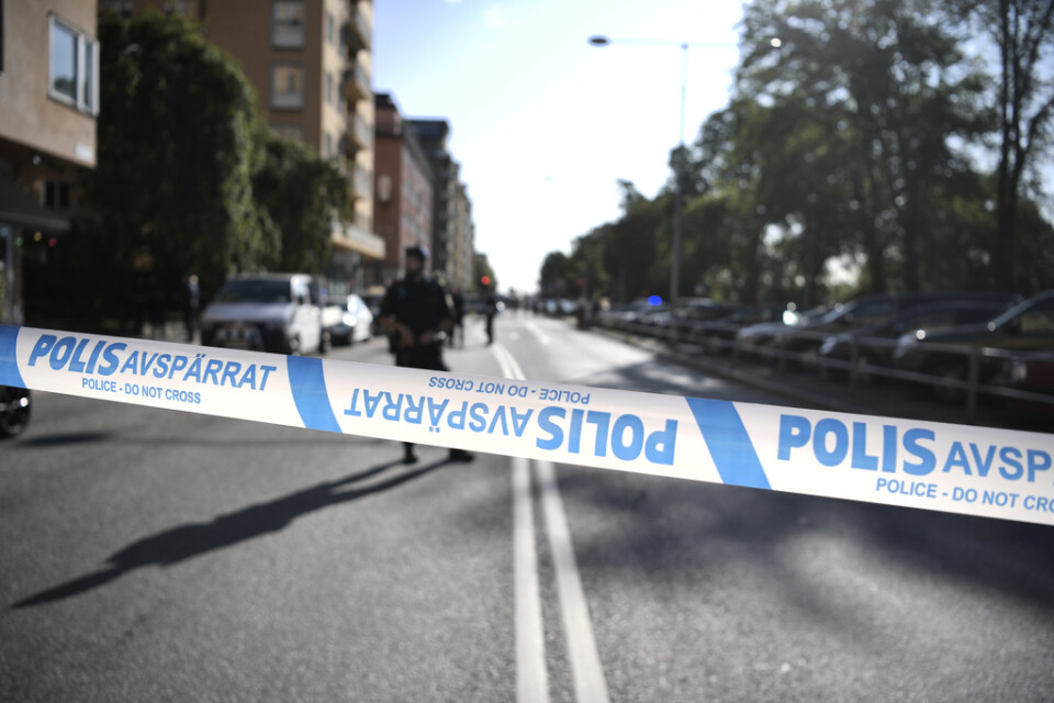 Polisavspärrningar på Kungsholmen i Stockholm, efter att advokaten i september 2019 utsattes för ett mordförsök. Tre personer är nu häktade för att ha planerat ett mord på honom hösten 2018. Arkivbild.