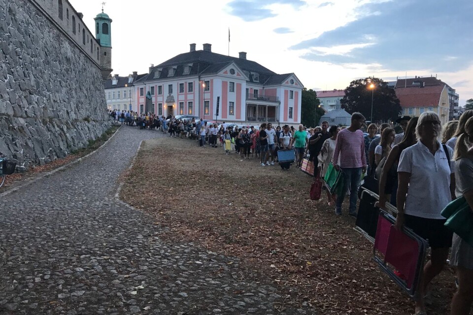 Under onsdagskvällen slogs publikrekord på Skärgårdsfestens utomhusbio vid Bastionen Aurora. 2500 personer hade kommit för att se filmen ”Ted”.