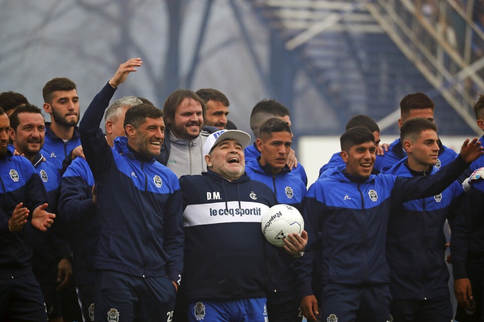 Diego Maradona tillträdde som tränare i Gimnasia La Plata hösten 2019. Nu säger hela staben upp sig. Arkivbild.