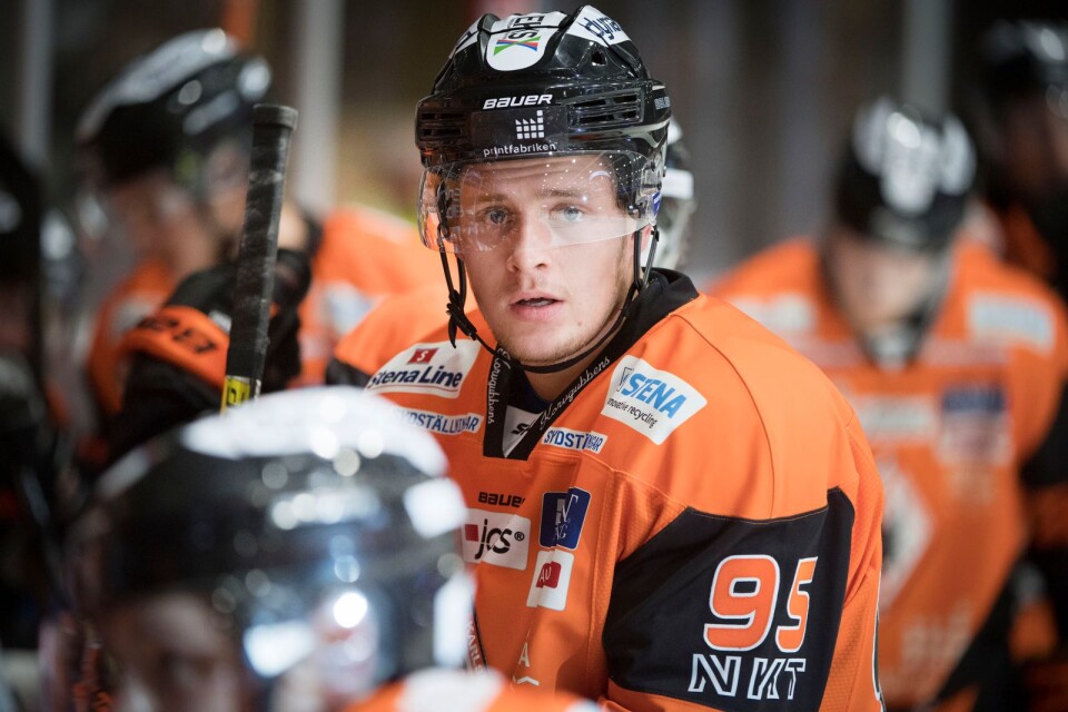 Calle Persson placeras i NHL, en övergång dit kan ge Karlskrona HK välbehövliga pengar.