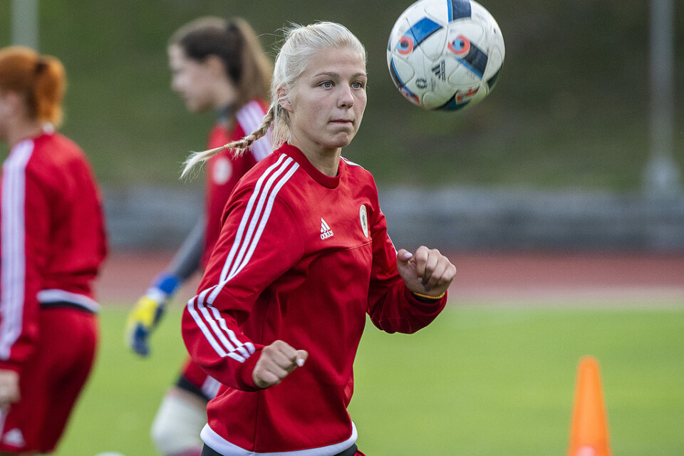 19-åriga Karlina Miksone är en av Lettlands stora fotbollstalanger. I kväll ställs hennes Lettland mot Sverige i EM-kvalpremiären i Liepaja.