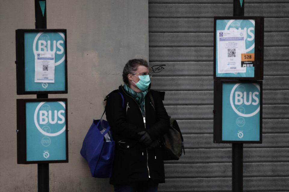 Munskydd är obligatoriskt på franska bussar. En bussförare har blivit illa misshandlad för att han ville hindra folk att gå på bussen utan munskydd. Arkivbild.