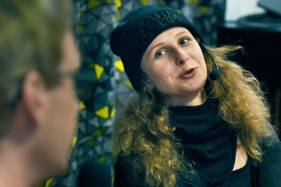 Pussy Riot-medlemmen Maria Aljochina besökte Sverige, trots utreseförbud, i samband med att hennes bok kom på svenska. En av platserna hon framträdde på var på Regionmuseet i Kristianstad, söndagen 11 november.