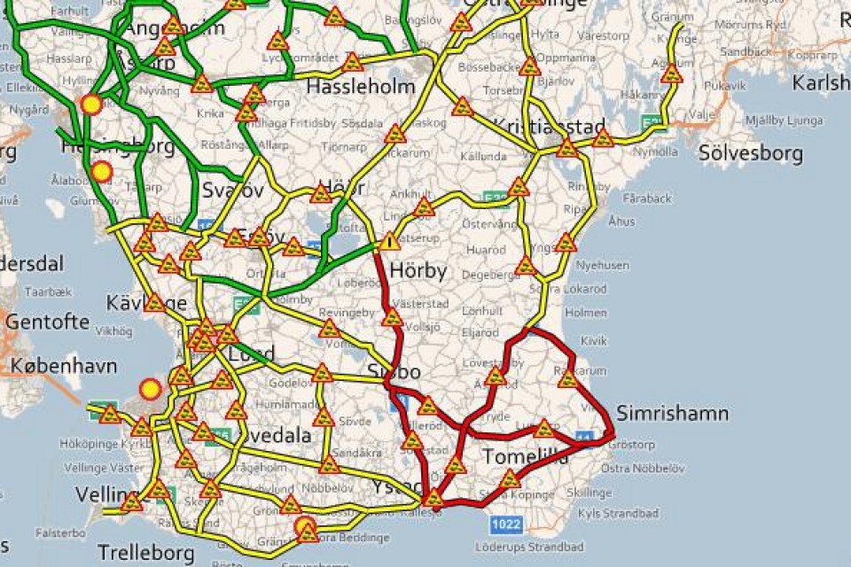 Trafikläget vid 8-tiden på torsdagen. Grönt, inga kända problem; gul, risk för besvärligt väglag; rött, besvärligt väglag.