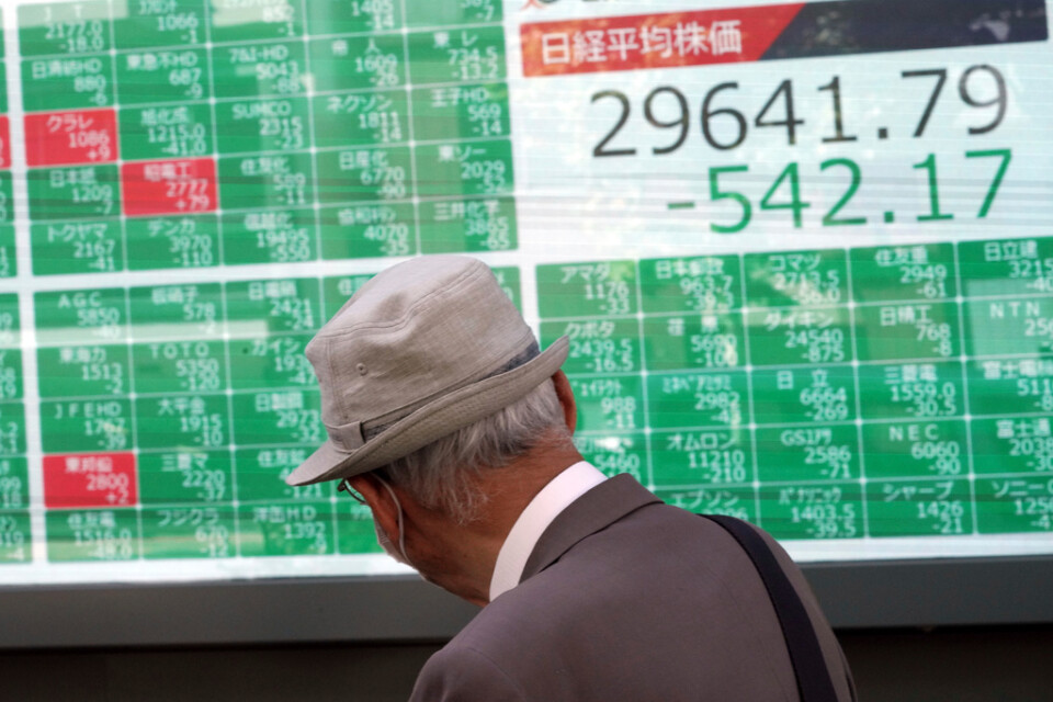 Tokyobörsens Nikkei 225-index tappar runt en halv procent i onsdagens förmiddagshandel. Arkivbild.