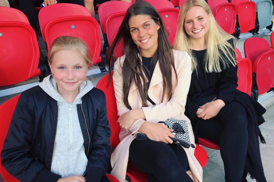 Johanna Ljung, Felicia Hildingsson och Lovisa Ljung besökte matchen. Foto: Emma Koivisto