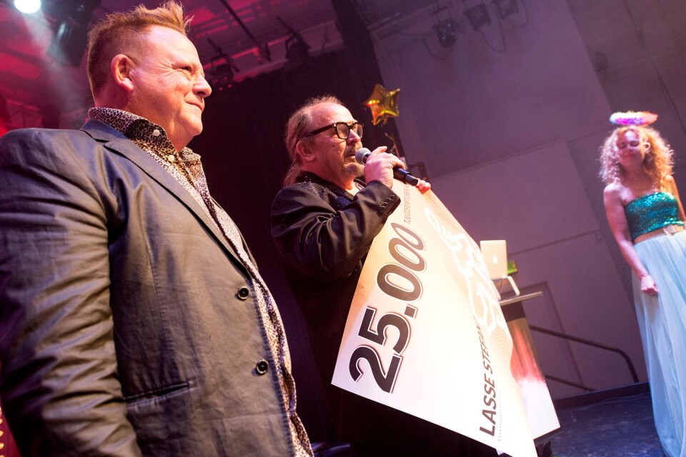 Christer Eriksson och Olle Jönsson tar emot Kristianstadsbladets Kultur- och Nöjespris när dansbandet Lasse Stefanz fick priset under Kulturgalan 2017.