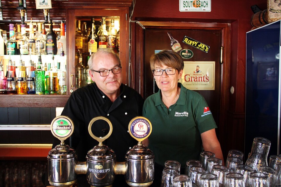 Mikael Morell och Karin Billingsten ska sälja Morells Pub & Restaurang i Löttorp.