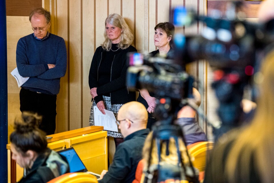 Smittskyddsläkare Bengt Wittesjö, äldrechef Gunilla Råberg och medicinskt ansvarig sjuksköterska Anna Hedlund på torsdagens presskonferens.