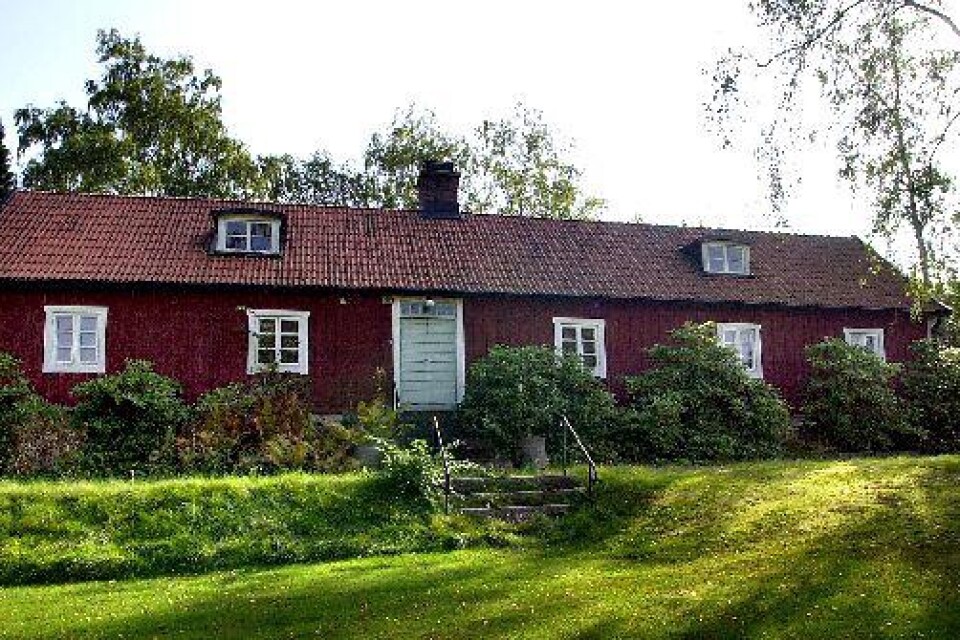Den gamla Verumsgården som flyttades till T 4-området i Hässleholm på 1940-talet och som haft många användningsområden när den var i militärens ägo, kan nu åter bli boningshus. BILD: TOMMY SVENSSON