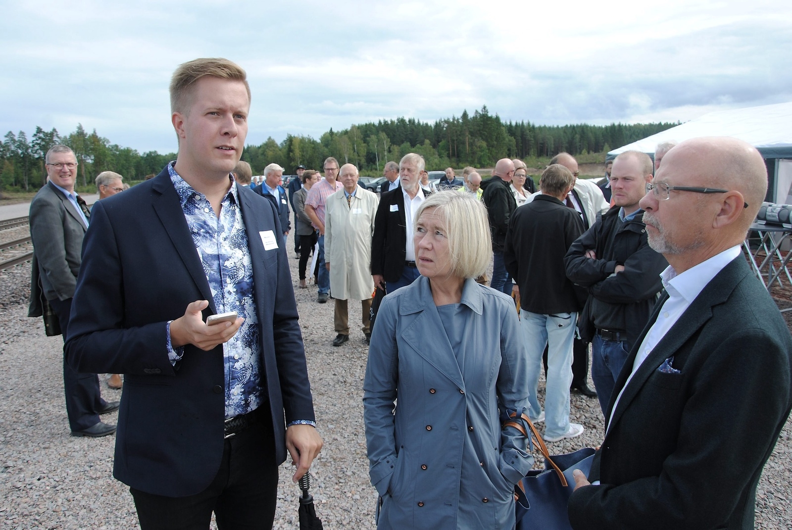 Oppositionsrådet Niklas Larsson (C) med landshövdingen Annelie Hulthén.