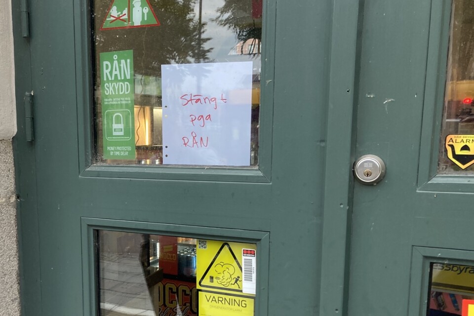 Butiken håller tillfälligt stängt på grund av rånet.
