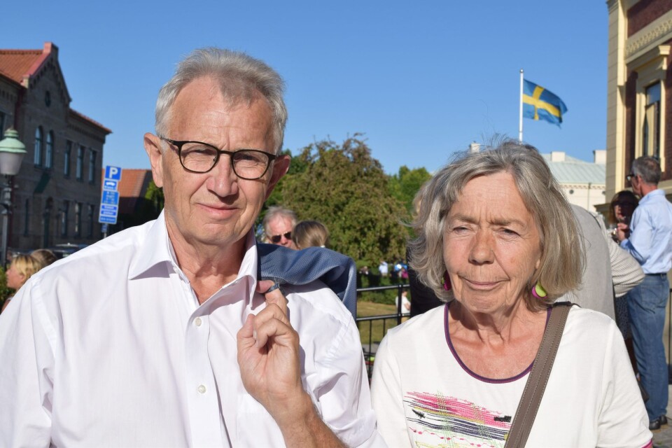 Lena och Nils Arvid Persson från Staffanstorp är här i Ystad för att fira jubileet. ”Vi tycker mycket om musik och opera. Det ska bli mycket spännande i kväll”.