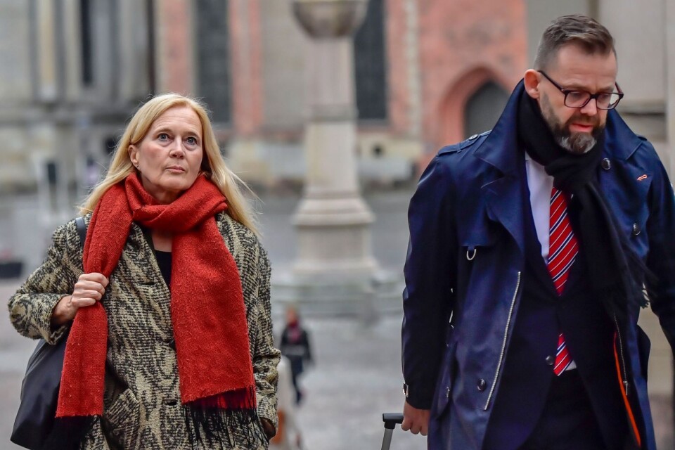 Ledamoten i Svenska Akdemien Katarina Frostenson (c) anlände tillsammans med advokat Björn Hurtig (t.h.) till Svea Hovrätt där vittnade i rättegången mot den så kallade kulturprofilen.