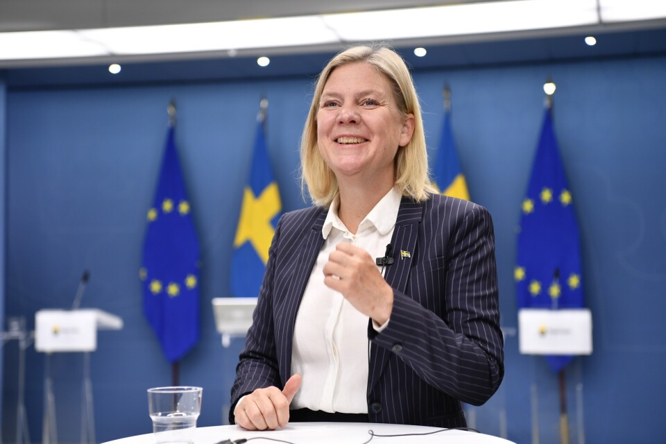 Finansminister Magdalena Andersson vill inte säga hur hon ställer sig till att flera S-distrikt nominerat henne till att efterträda Stefan Löfven som partiledare.