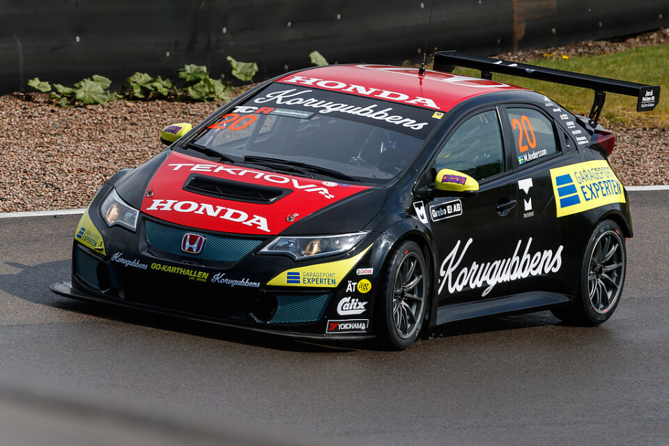 Mattias Andersson var snabbast i sin Honda i första TCR-heatet i Karlskoga. Arkivbild.